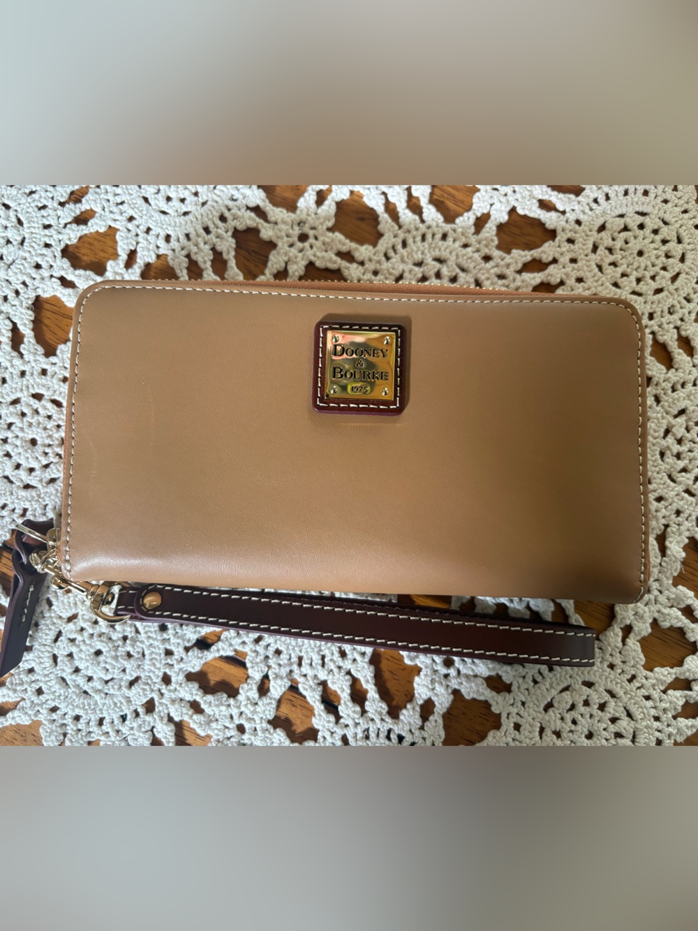 Dooney & Bourke Tan Leather Zip Around Wristlet Wallet Gold Hardware - Picture 2 of 12